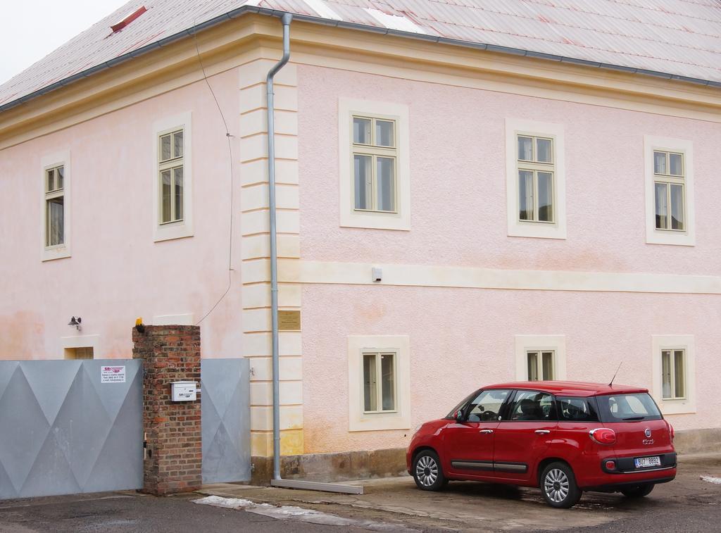 Apartmany U Komina Terezín Exterior foto
